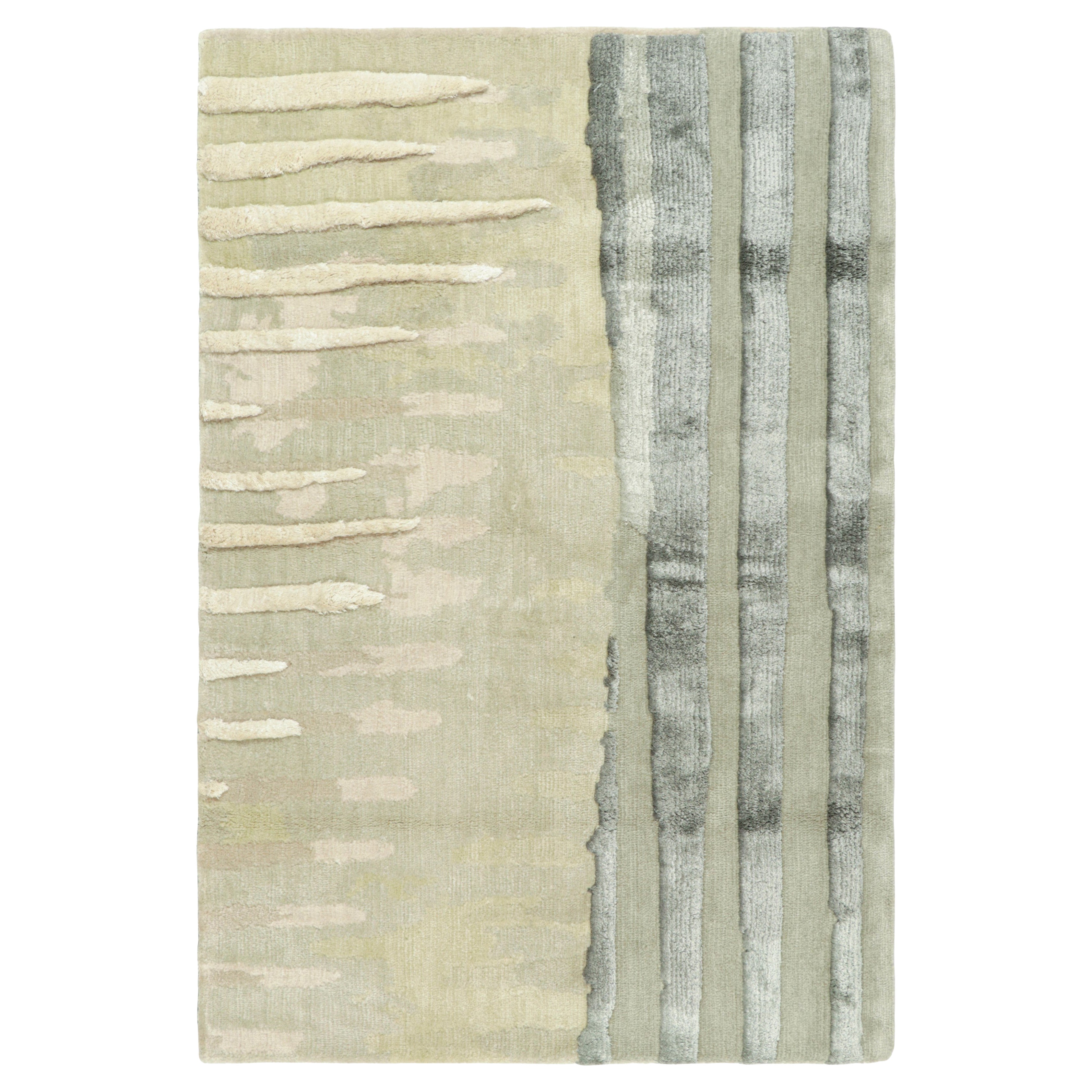Rug & Kilim's Abstract Custom Rug Sample in Cream and Silver Tones (échantillon de tapis abstrait personnalisé dans les tons crème et argent) en vente