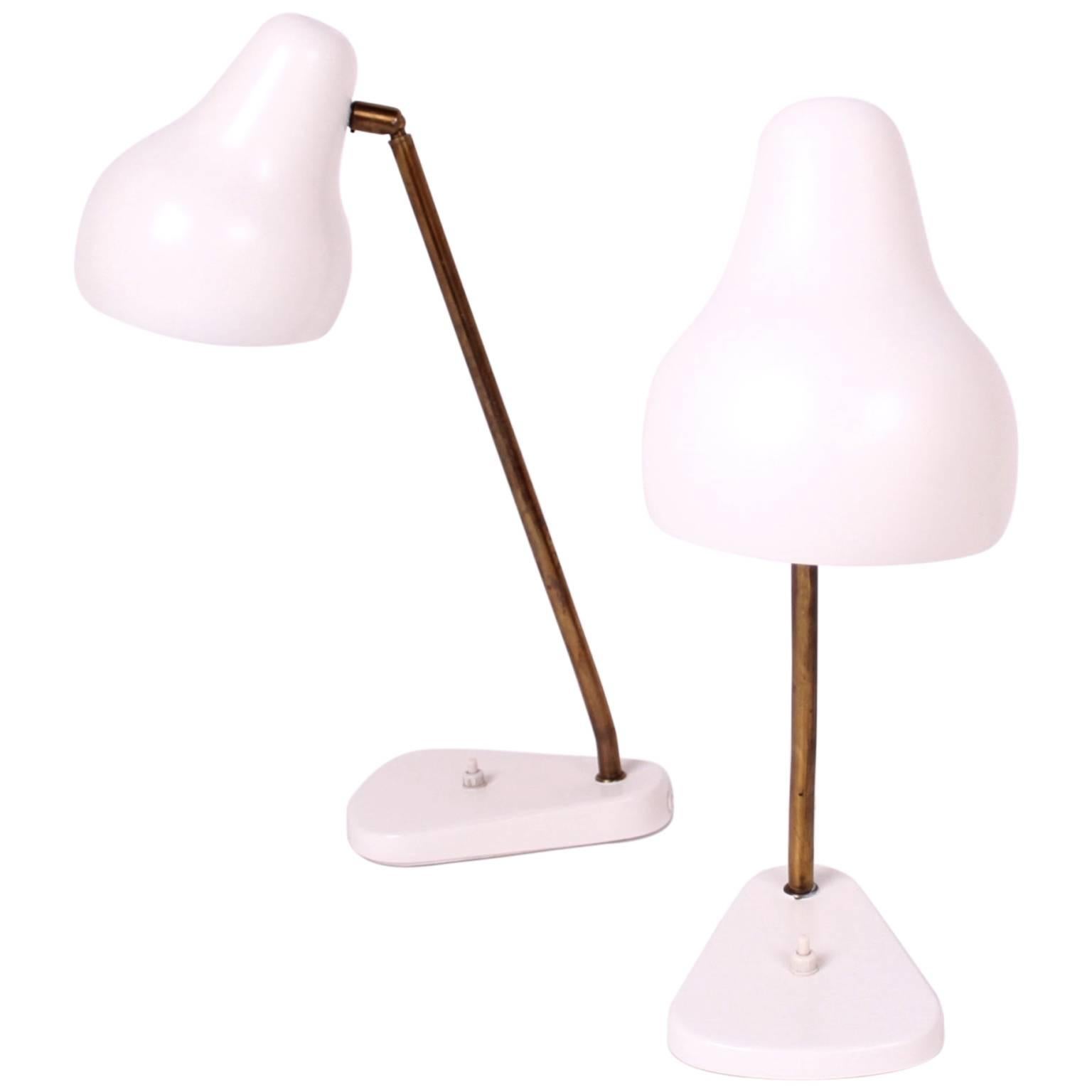 Vilhelm Lauritzen, Pair of Table Lights in White Painted Aluminum and Brass