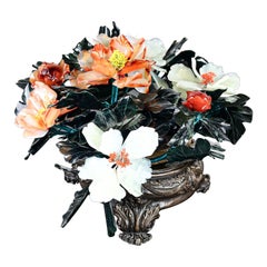 Centre de table floral chinois sculpté à la main en cornaline dure et base en bronze coulé