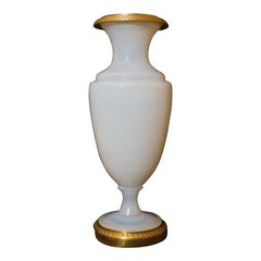 Grande Vaso Francese Carlo X in Opalina montatura in Bronzo Dorato circa 1820
