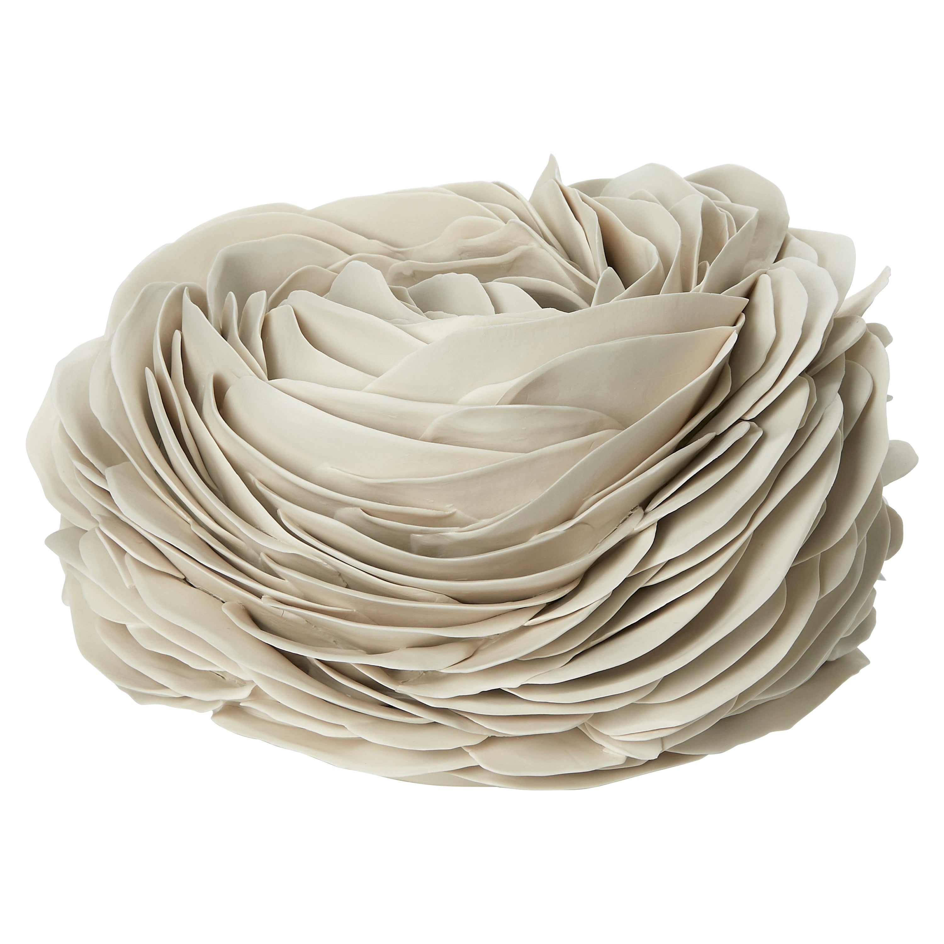 Nest, eine handgefertigte Porzellanskulptur mit Rillen von Olivia Walker
