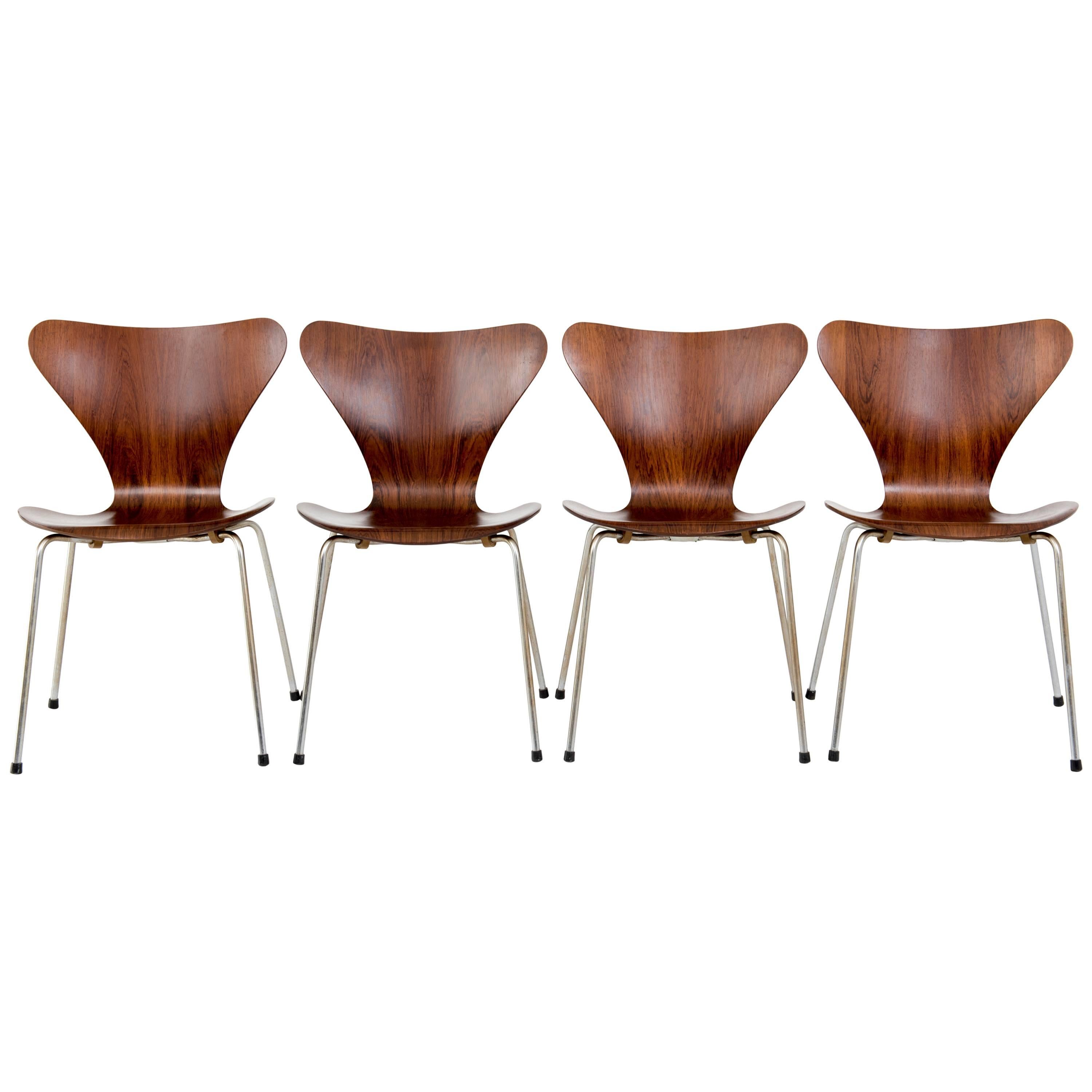 Arne Jacobsen Set of Four 3107 Chairs in Rosewood For Sale