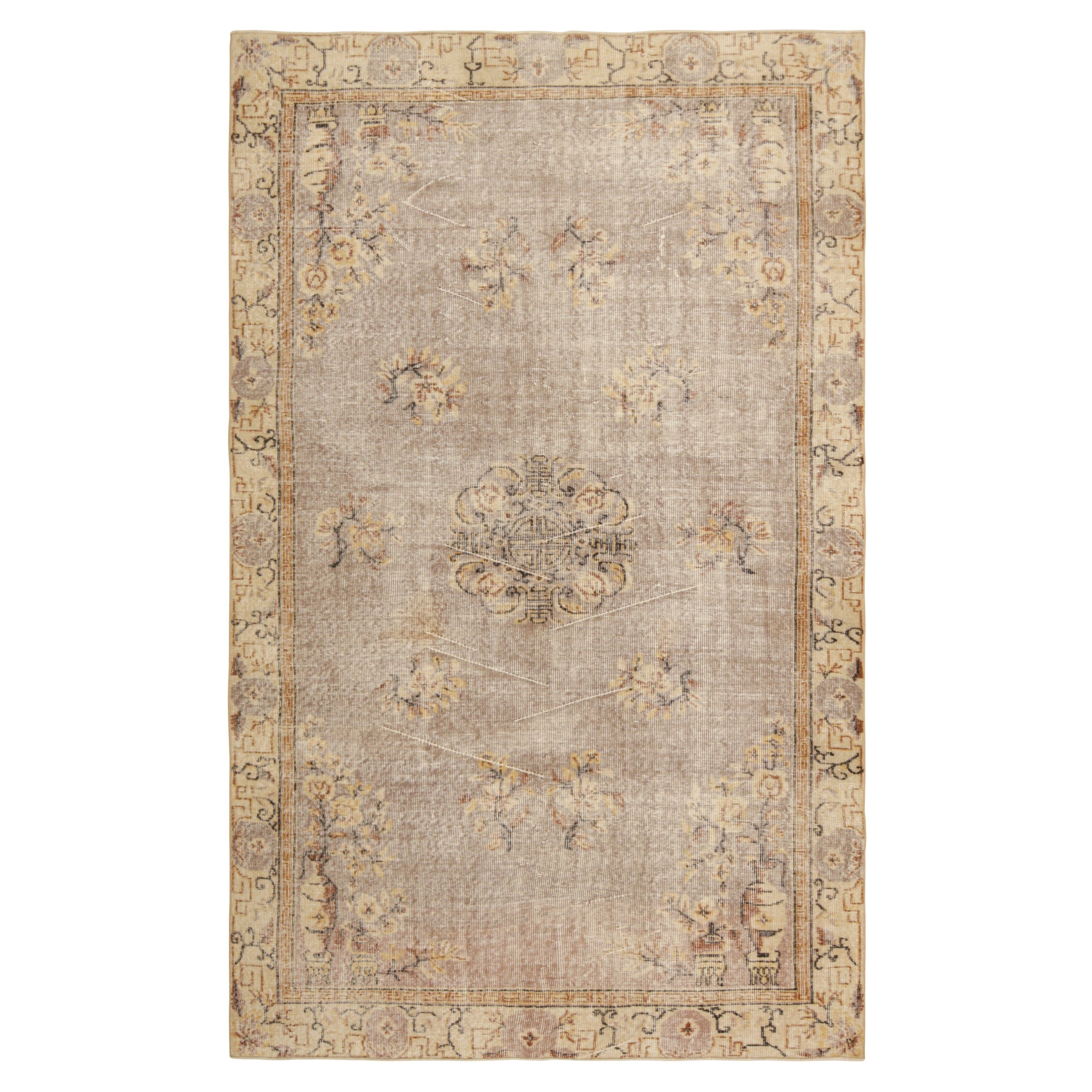 Alfombra turca vintage en beige-marrón con medallón y flores  Rug & Kilim