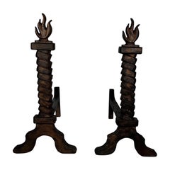 Paire de chenets en fonte et fer forgé doré à la flamme dans le style de Gilbert Poillerat