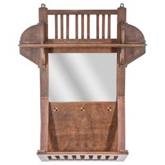 Liberty & Co. Un portacarte sospeso in rovere Arts & Crafts con specchio centrale