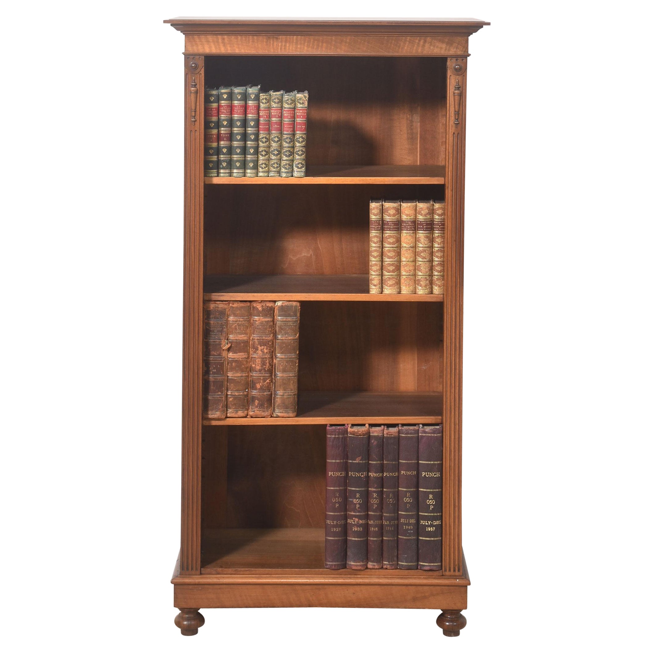 Offenes Bücherregal aus Nussbaum