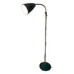 Lámpara de pie industrial regulable con reflector verde, Francia 1950.