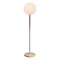Globo-Stehlampe aus Holz von SLIDE Studio