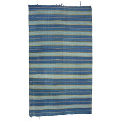 Tapis Dhurrie rayé vintage avec rayures bleues et accents dorés  Rug & Kilim