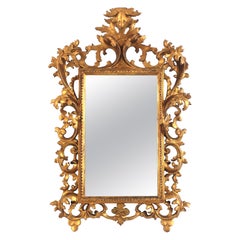 Miroir rocococo espagnol en bois doré avec cadre sculpté de feuillages