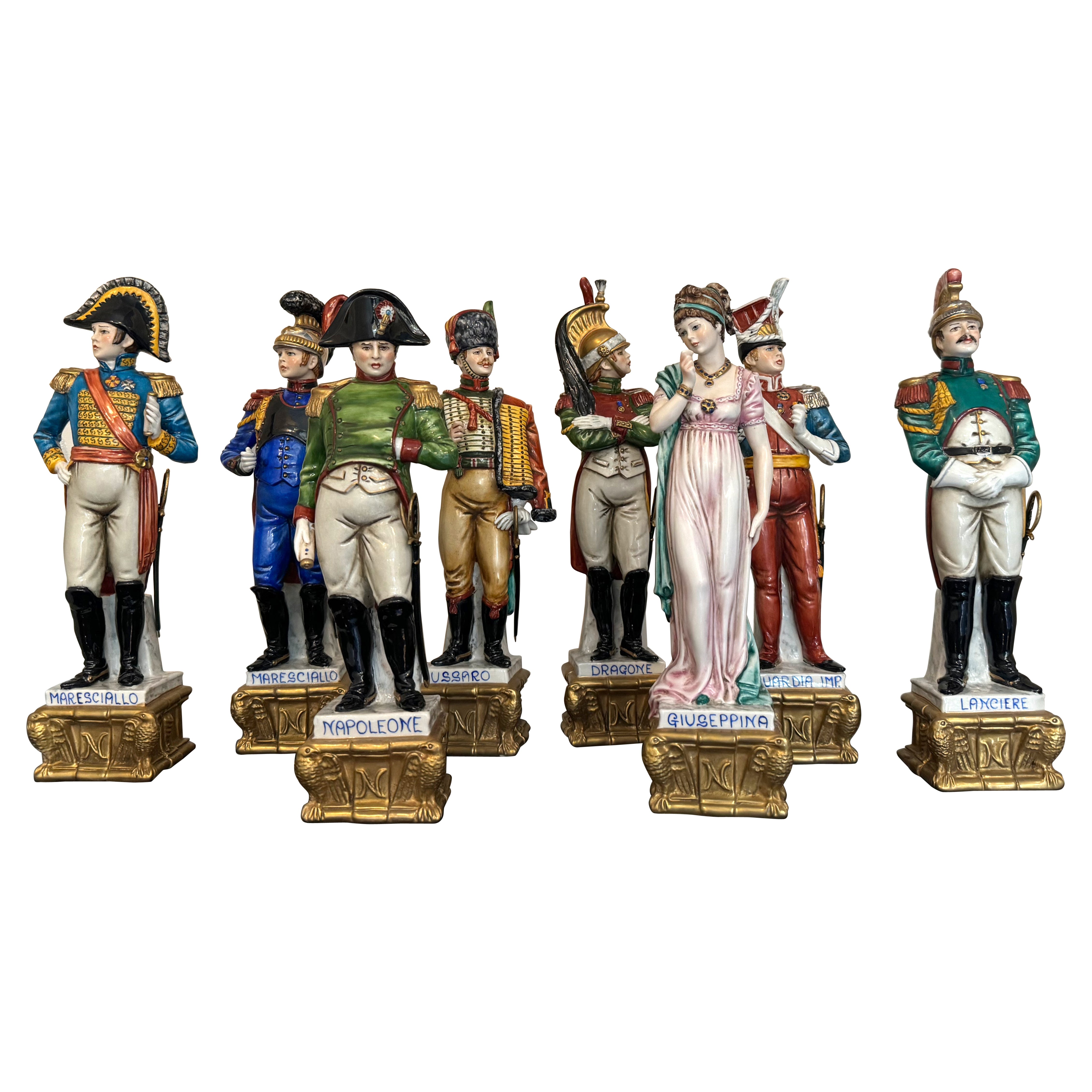 Ocho figuras de porcelana de militares de Capo Di Monte en venta