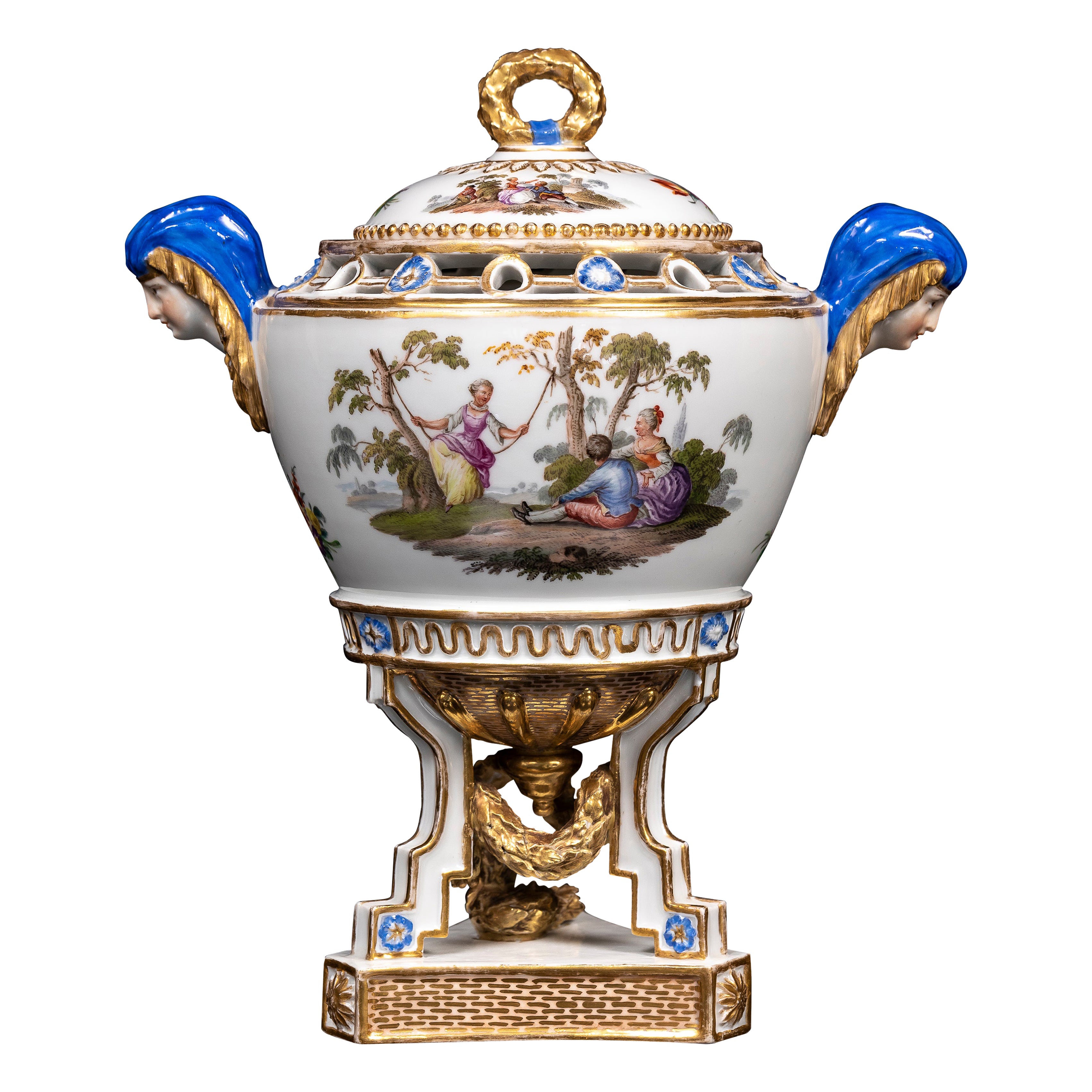 Un Raro Popurrí Cubierto de Porcelana Marcolini del Periodo Watteau del Siglo XVIII de Meissen Porcelain
