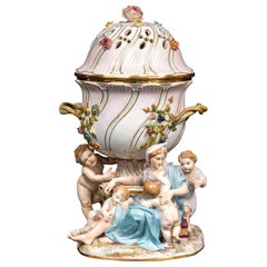 A.C. Meissen Porcelain Covered Potpourri, d'après le modèle de J.F. Eberlein