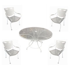 Ensemble table et chaises de patio en fer forgé à volutes du milieu du siècle dernier par Woodard