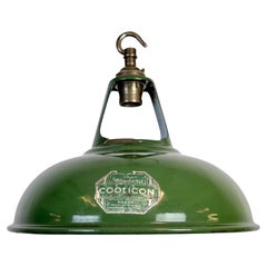 Lampe suspendue industrielle en émail vert de Coolicon, années 1950