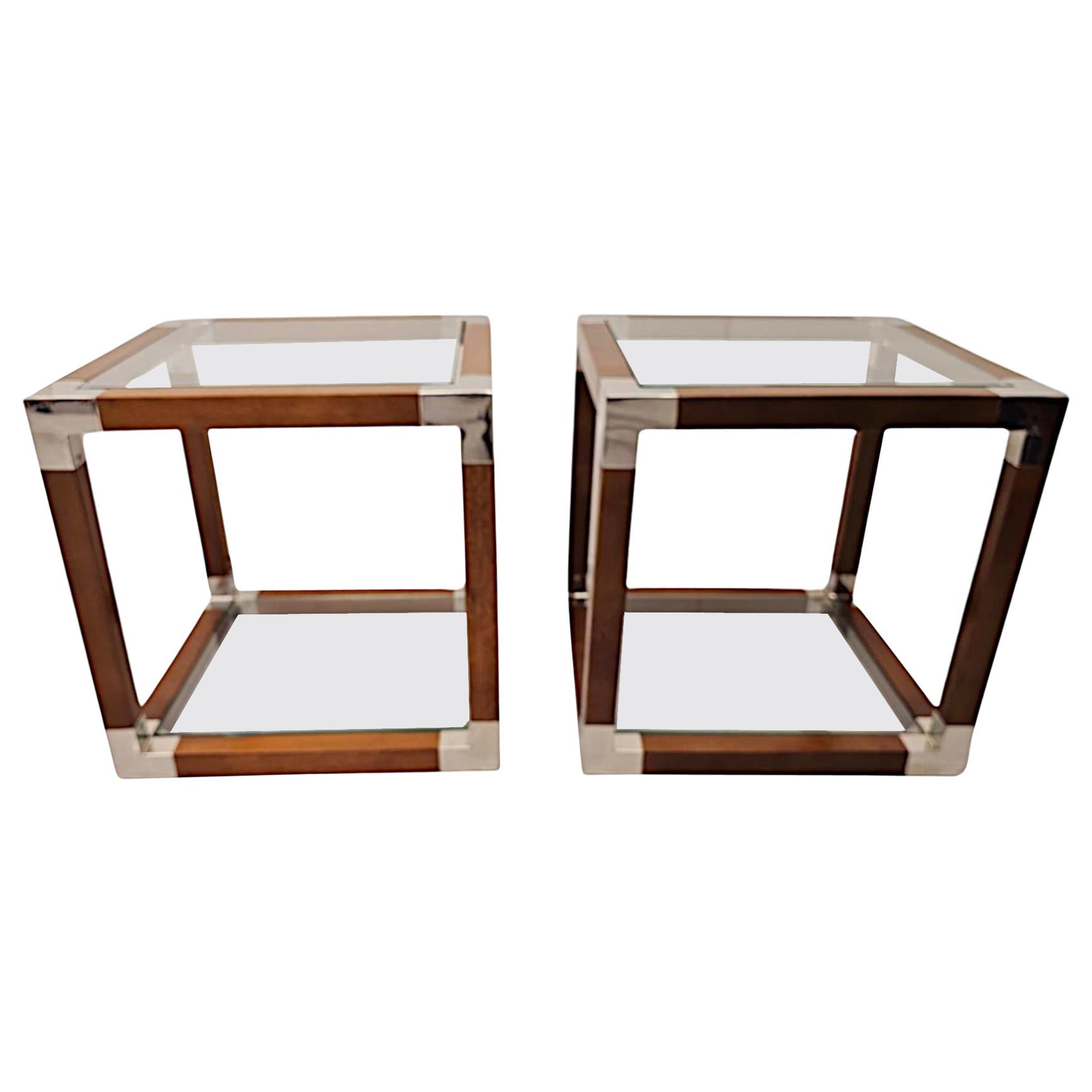 Preciosa pareja de mesas auxiliares de madera de cerezo y cristal en venta