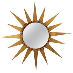 Espejo Starburst Sunburst de hierro dorado con motivo de eslabones de cadena, España Años 50