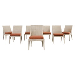 Juego de ocho sillas de comedor de jardín de mimbre y resina McGuire