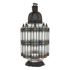 Grande lanterne de style mauresque en métal et verre coloré