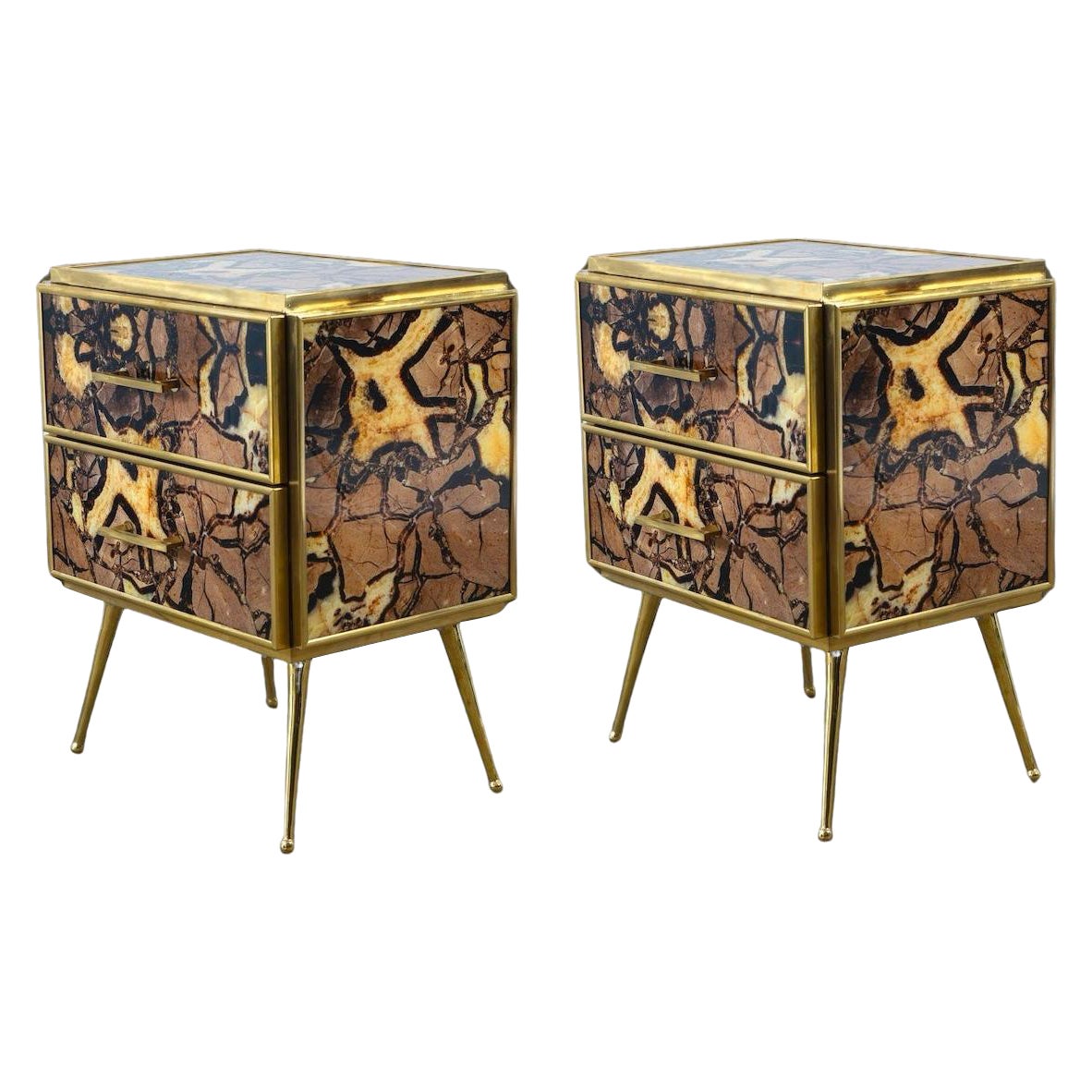 Auffälliges Paar Nachttische oder Beistelltische im Mid-Century-Stil im Angebot