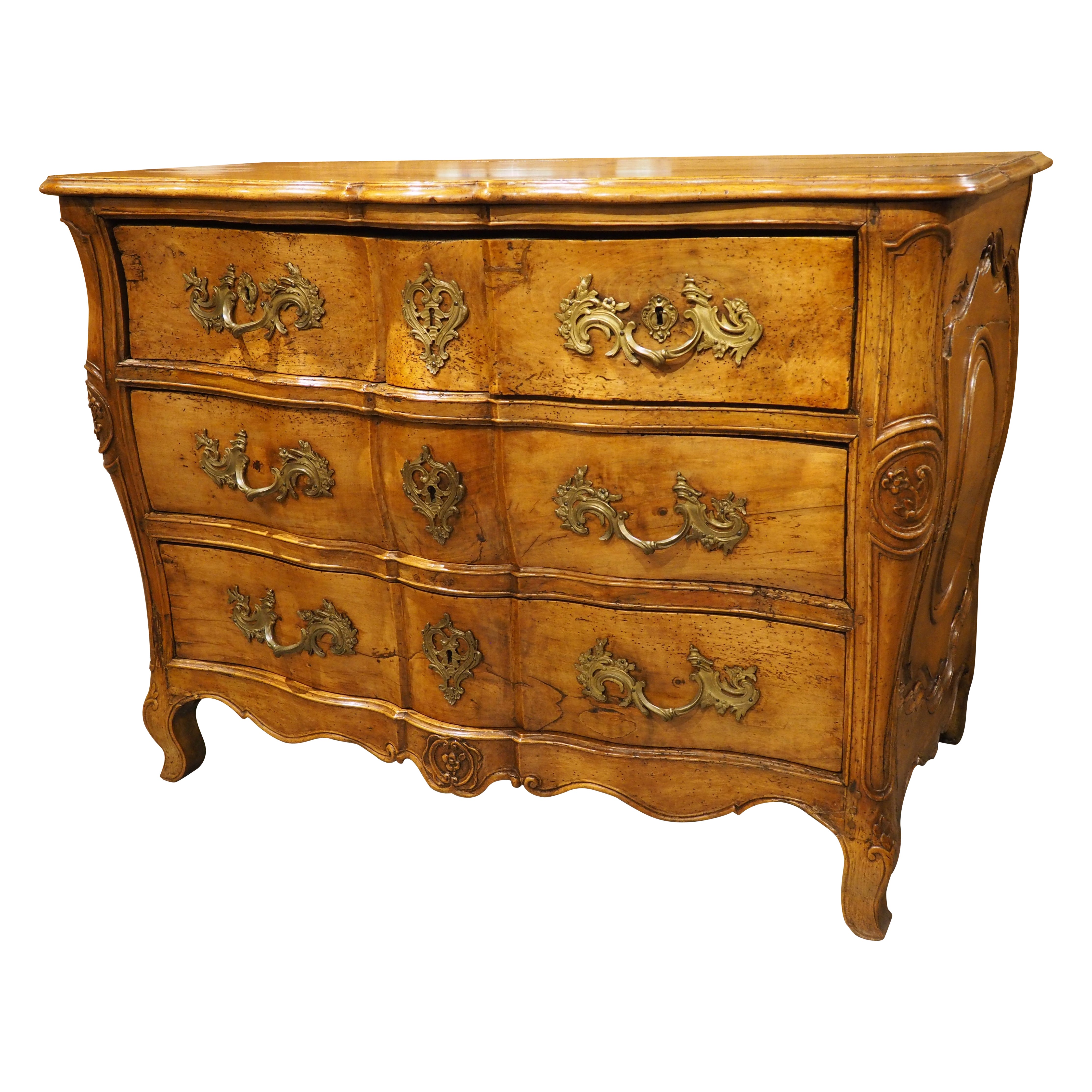 Commode Galbé in noce biondo d'epoca Luigi XV, circa 1750