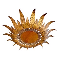 Grande lampada da incasso spagnola a raggiera in metallo dorato con supporto, circa 1950