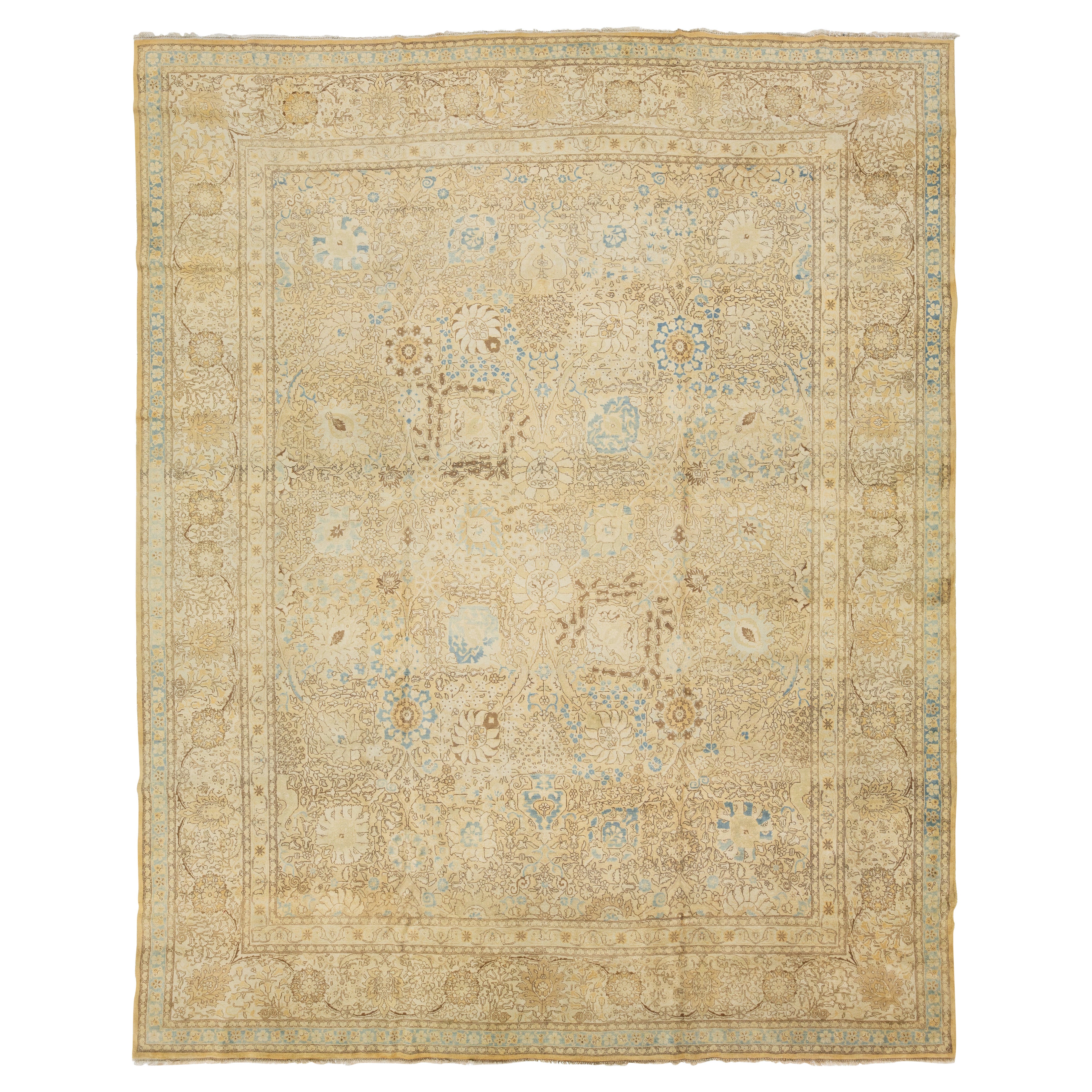 Alfombra persa antigua Tabriz de lana beige con motivos florales de los años 20