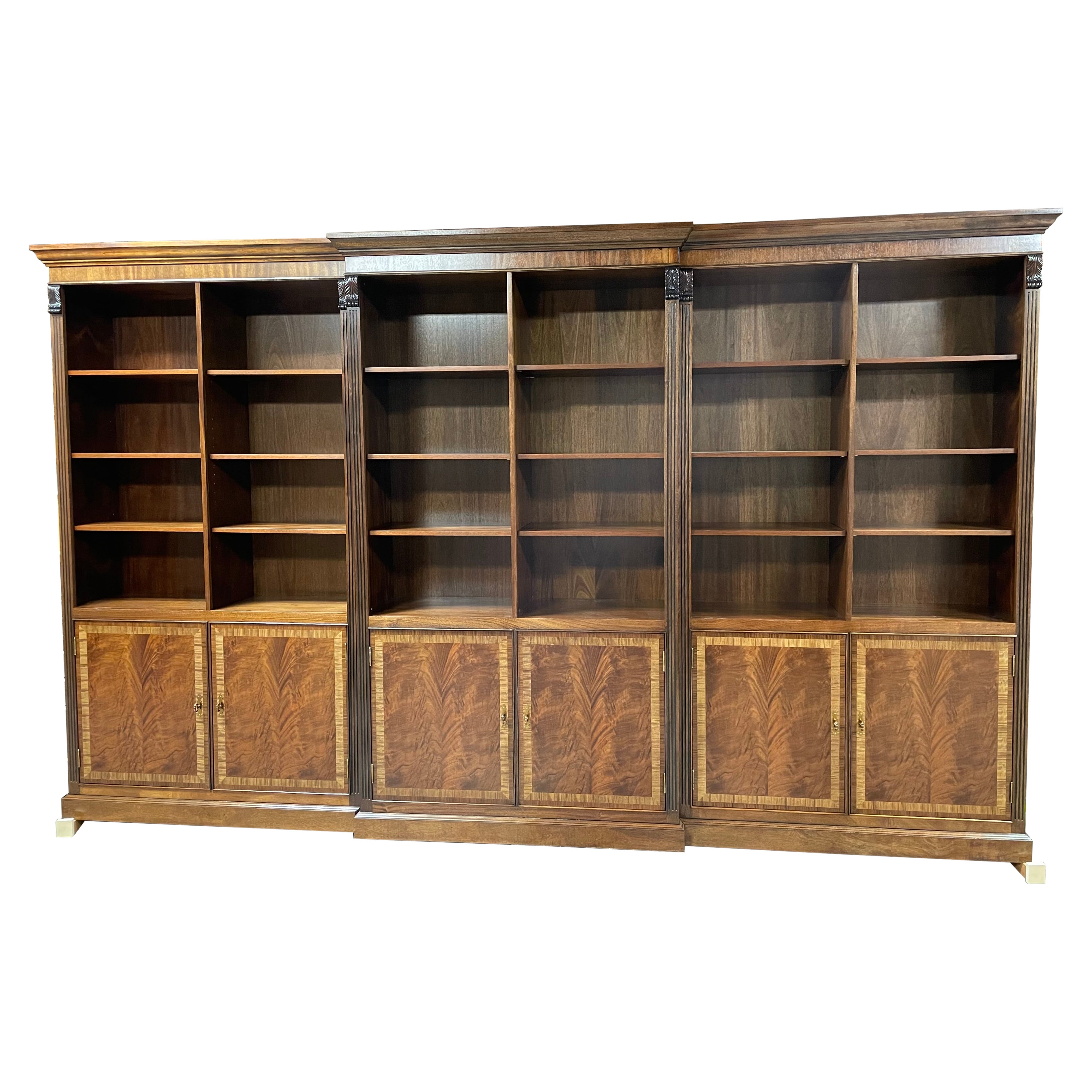 Gran librería tradicional de caoba hecha a medida por Leighton Hall - Made -To -Order