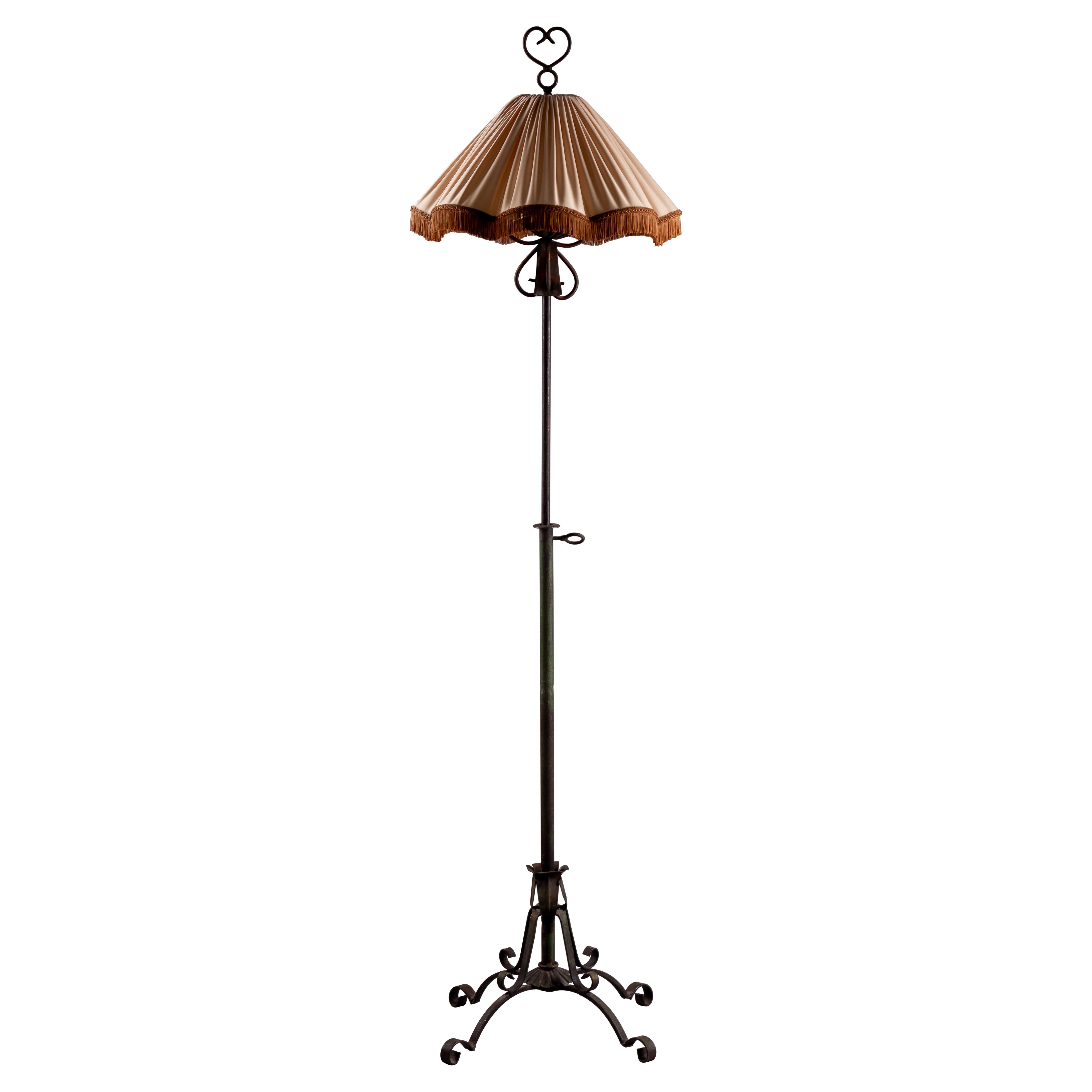 Finnische Stehlampe aus Schmiedeeisen aus den 1930er Jahren im Angebot