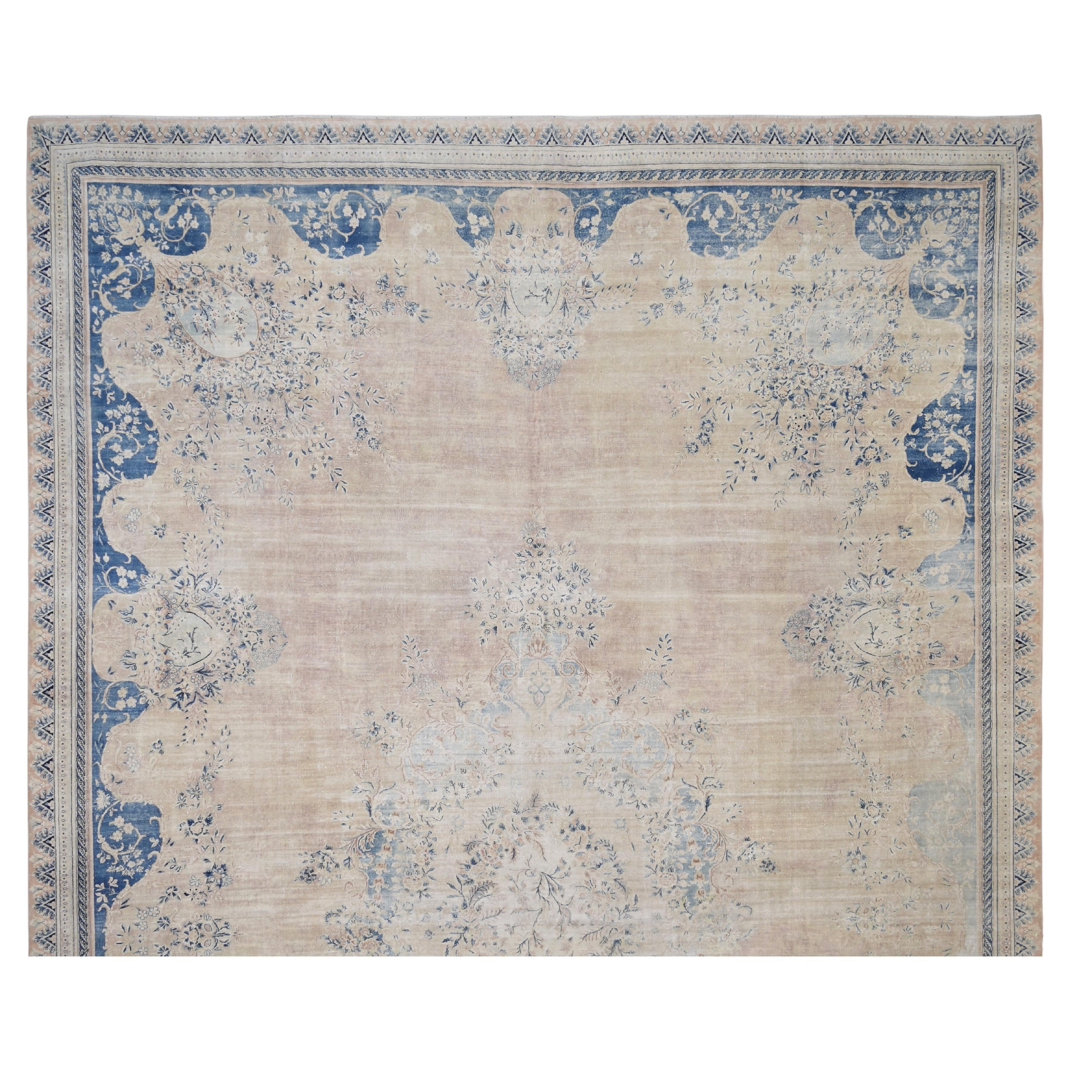 Antico Tappeto persiano Kerman blu e avorio con effetto distorto 14'10''x24' in vendita