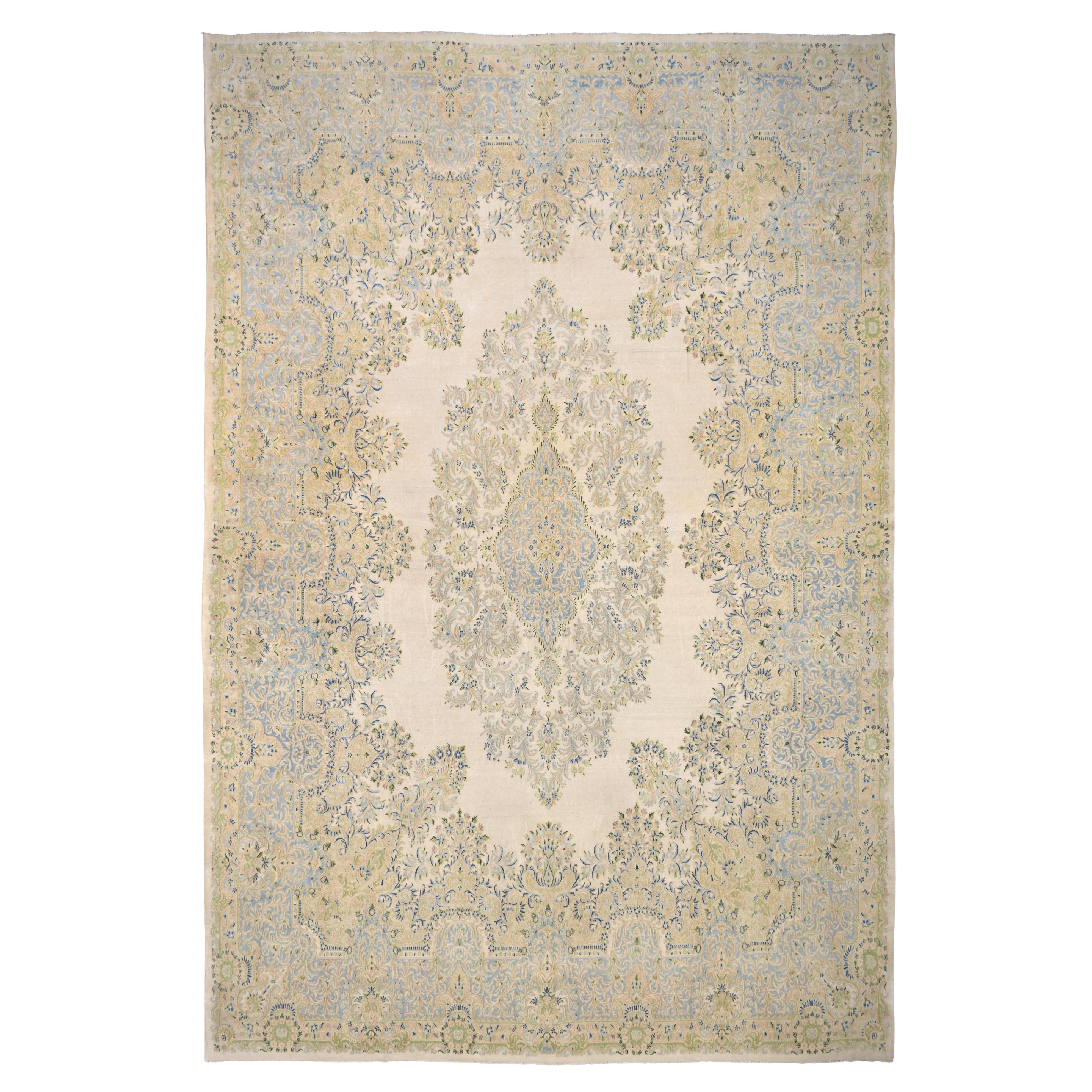 Alfombra antigua Kerman de lana beige, verde y azul 12'5''x18'5'' en venta