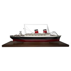 Ocean Liner America Model in Case