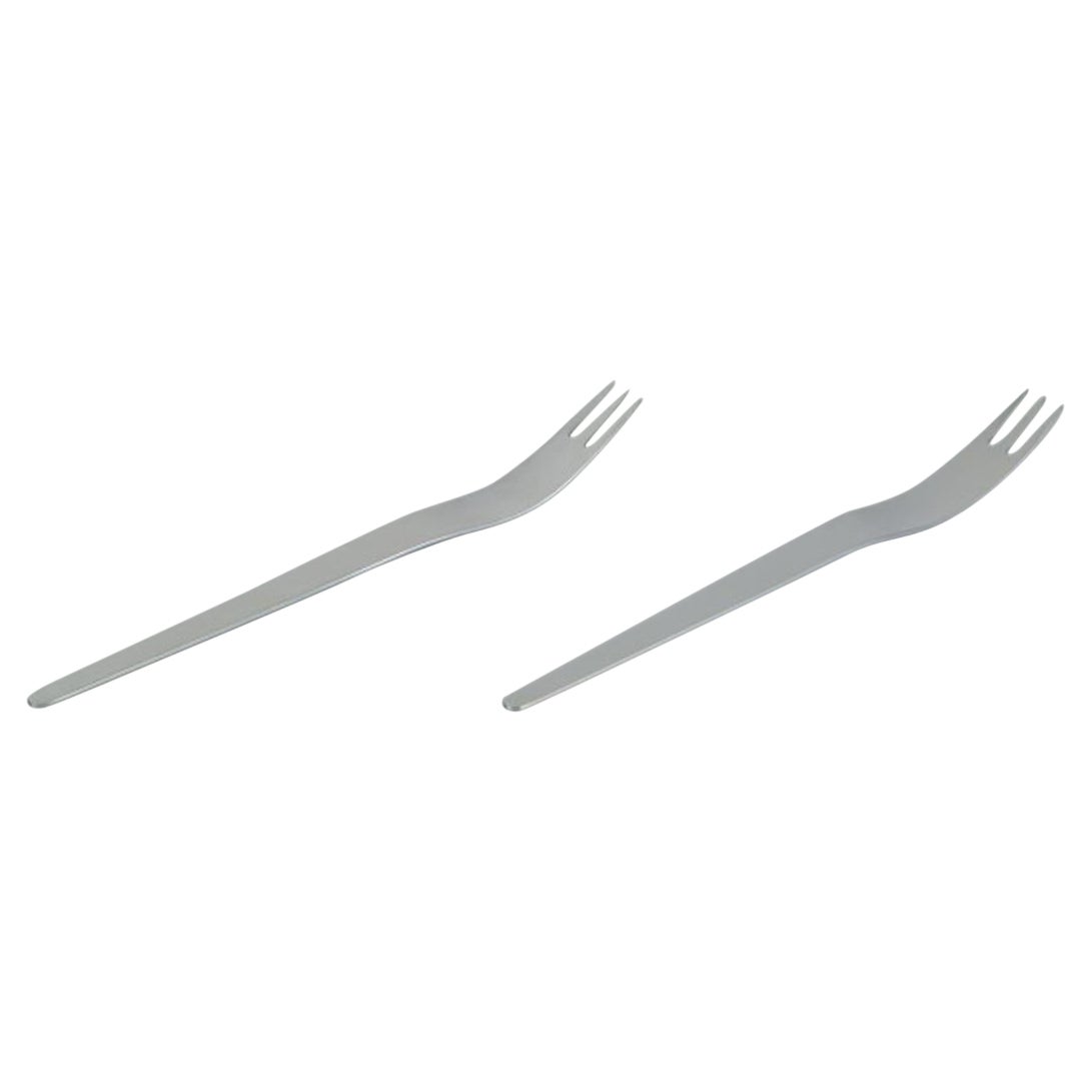 Arne Jacobsen para Georg Jensen. Dos tenedores largos para ensalada de acero inoxidable.