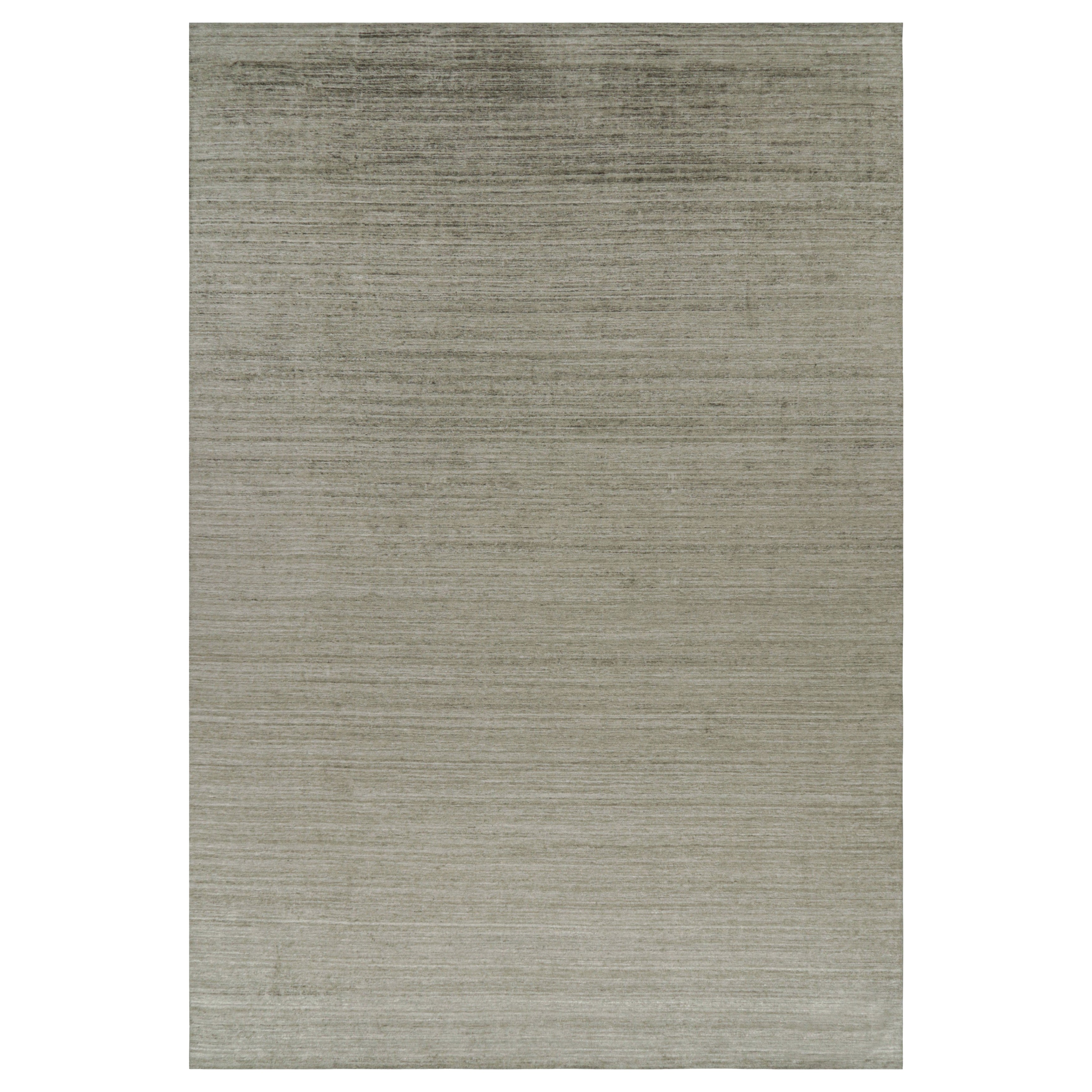 Rug & Kilim è un tappeto oversize dai toni verde salvia e dalle striature. in vendita