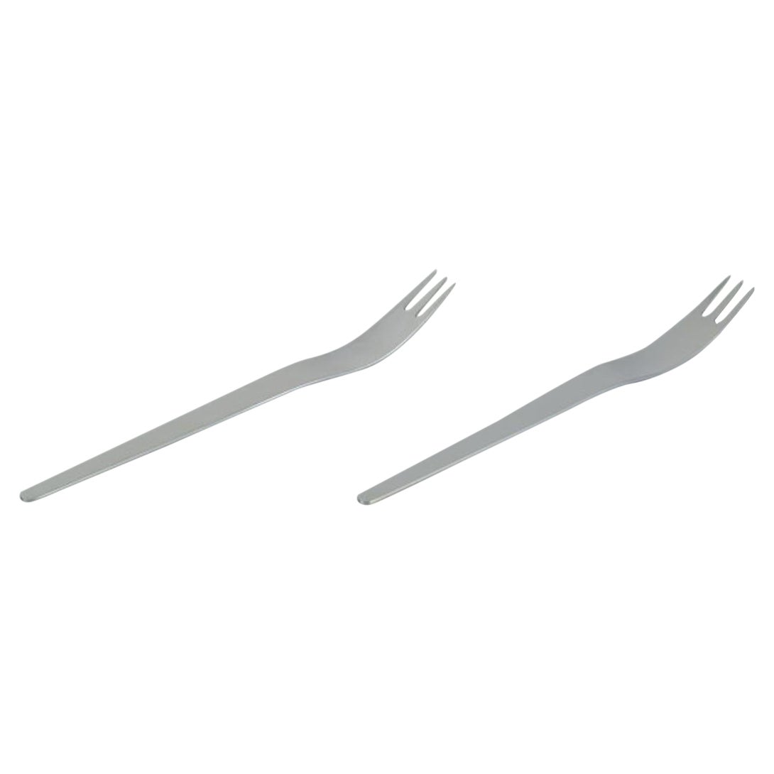 Arne Jacobsen para Georg Jensen. Dos tenedores largos para ensalada. Finales del siglo XX