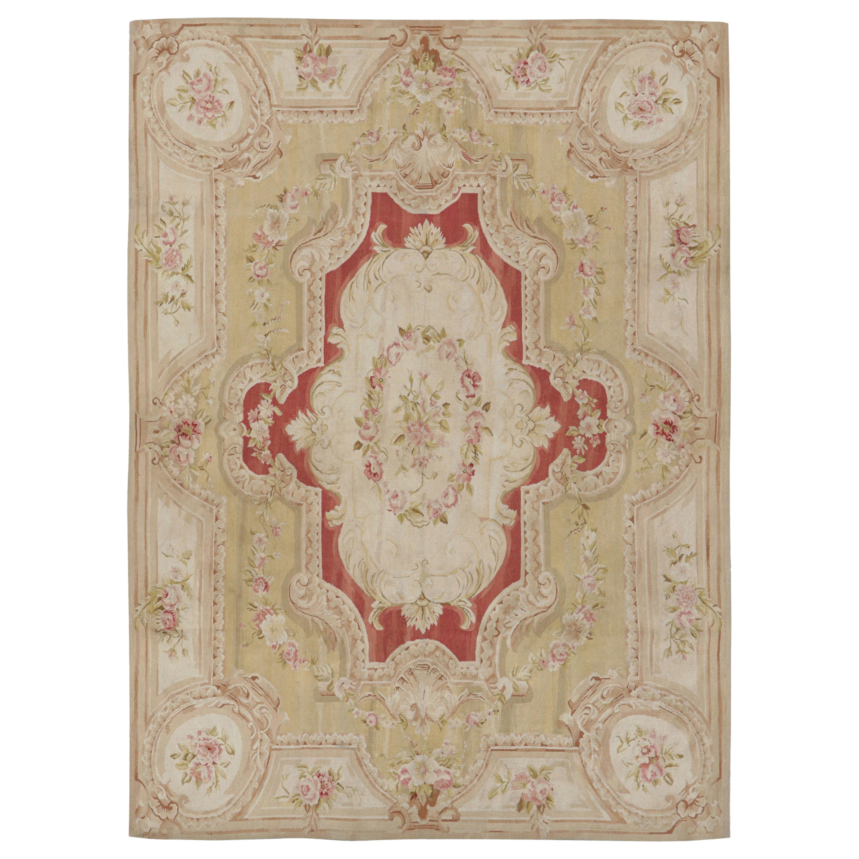 Alfombra estilo Aubusson de Rug & Kilim en crema y verde con medallón floral rojo