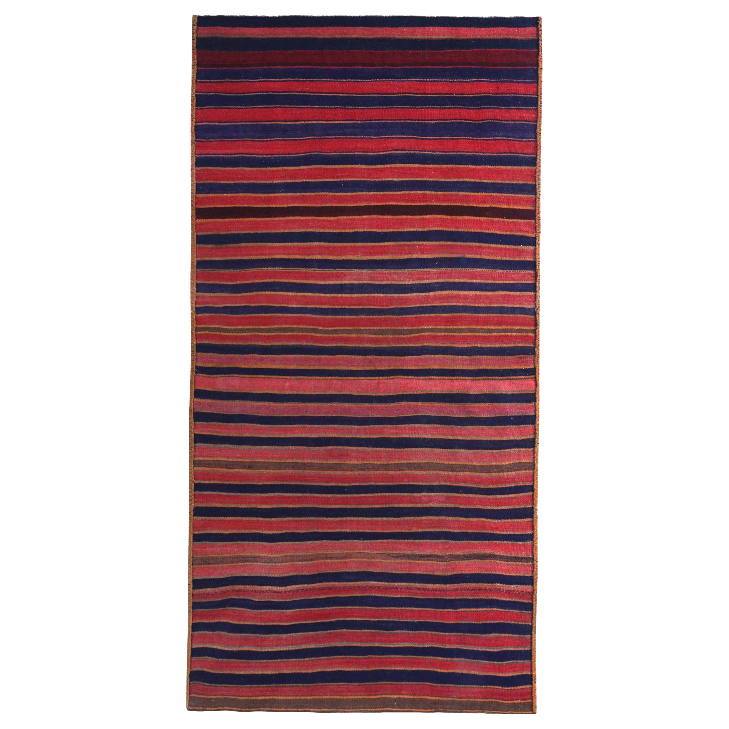Petit tapis persan Kilim vers 1910 - Laine bleu marine rouge motif - 89580 en vente