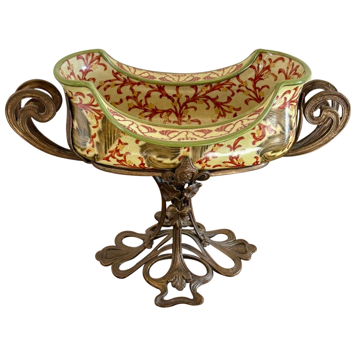 Centre de table édouardien ancien en porcelaine et laiton de qualité