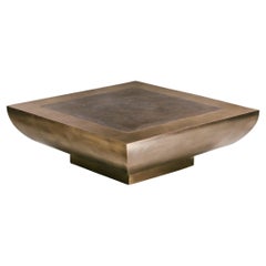 Corbel Couchtisch - Groß - Sockel aus patiniertem Messing - Platte aus geätztem Messing