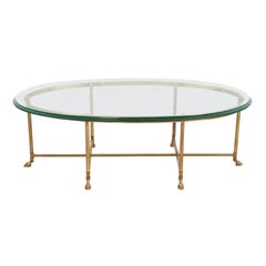 Labarge Hollywood Regency Mesa de cóctel de latón y cristal con patas en forma de cascos, circa 1960