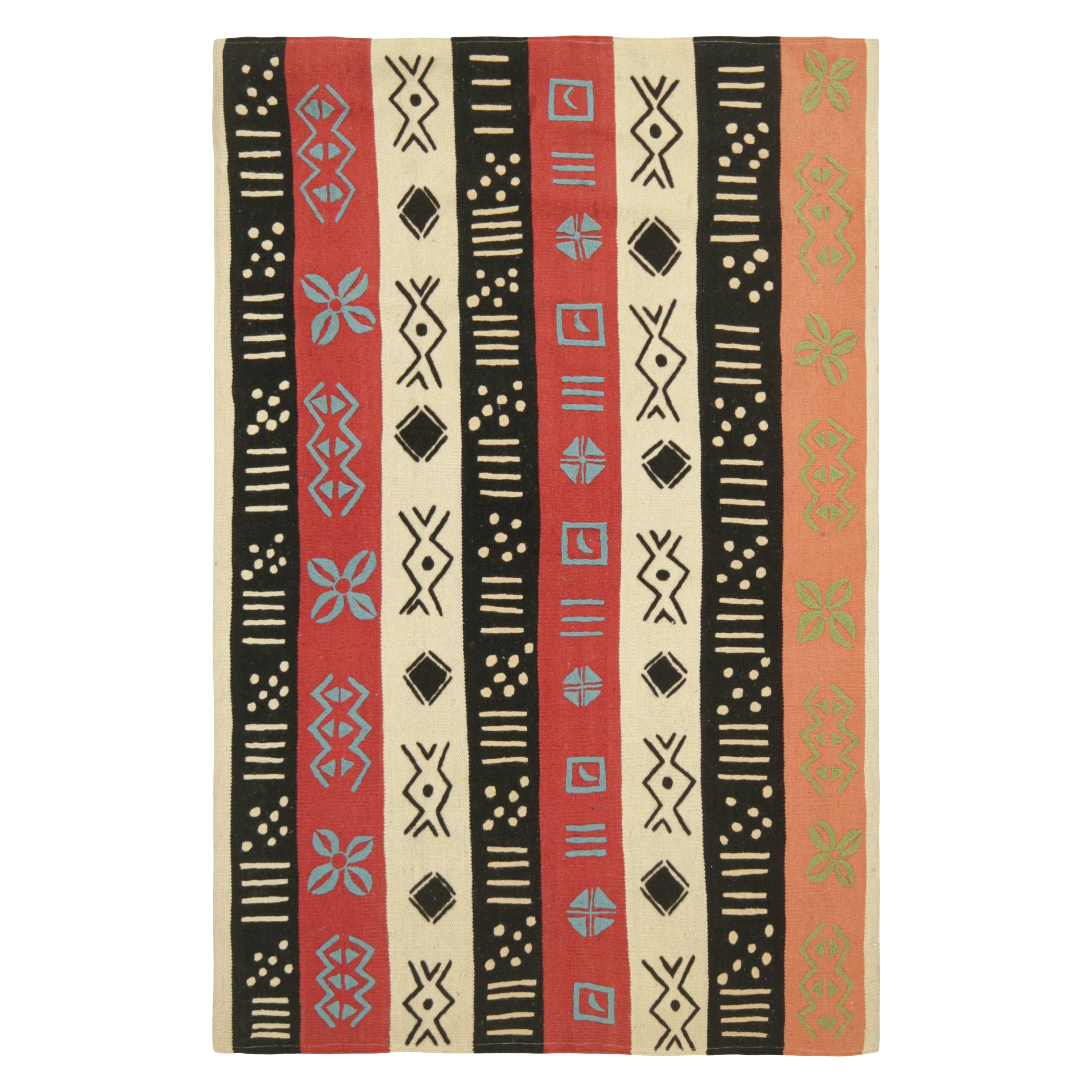 Kilim estilo Suzani de Rug & Kilim con rayas y motivos geométricos tribales