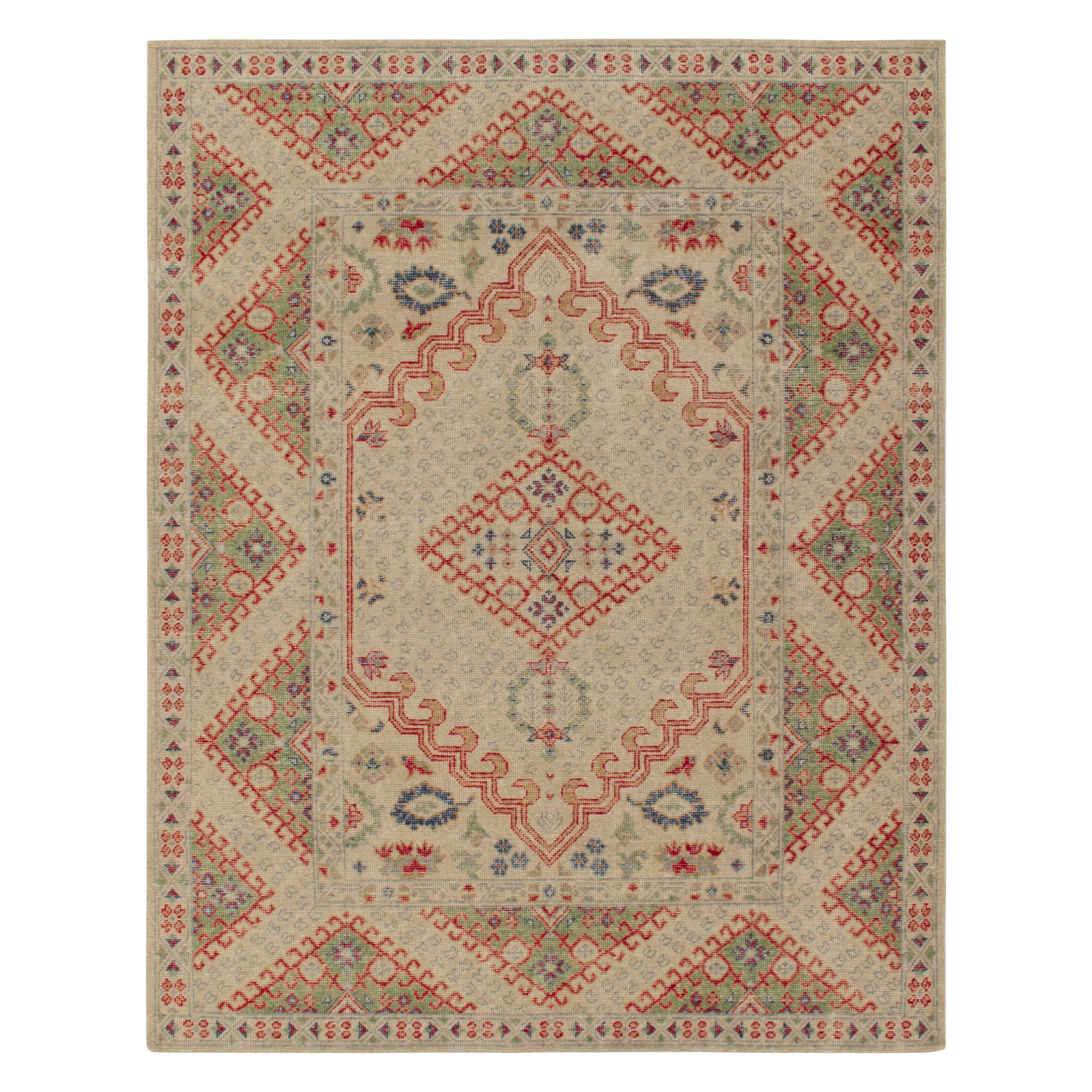 Alfombra desgastada de estilo tribal Rug & Kilim con estampado geométrico verde y rojo