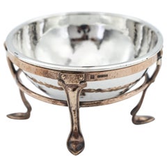 Cuenco de plata Arts & Crafts martillado a mano sobre soporte de cobre