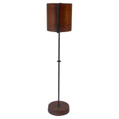 Lámpara de pie #8 de chapa de madera de caoba con estructura de bronce ennegrecido
