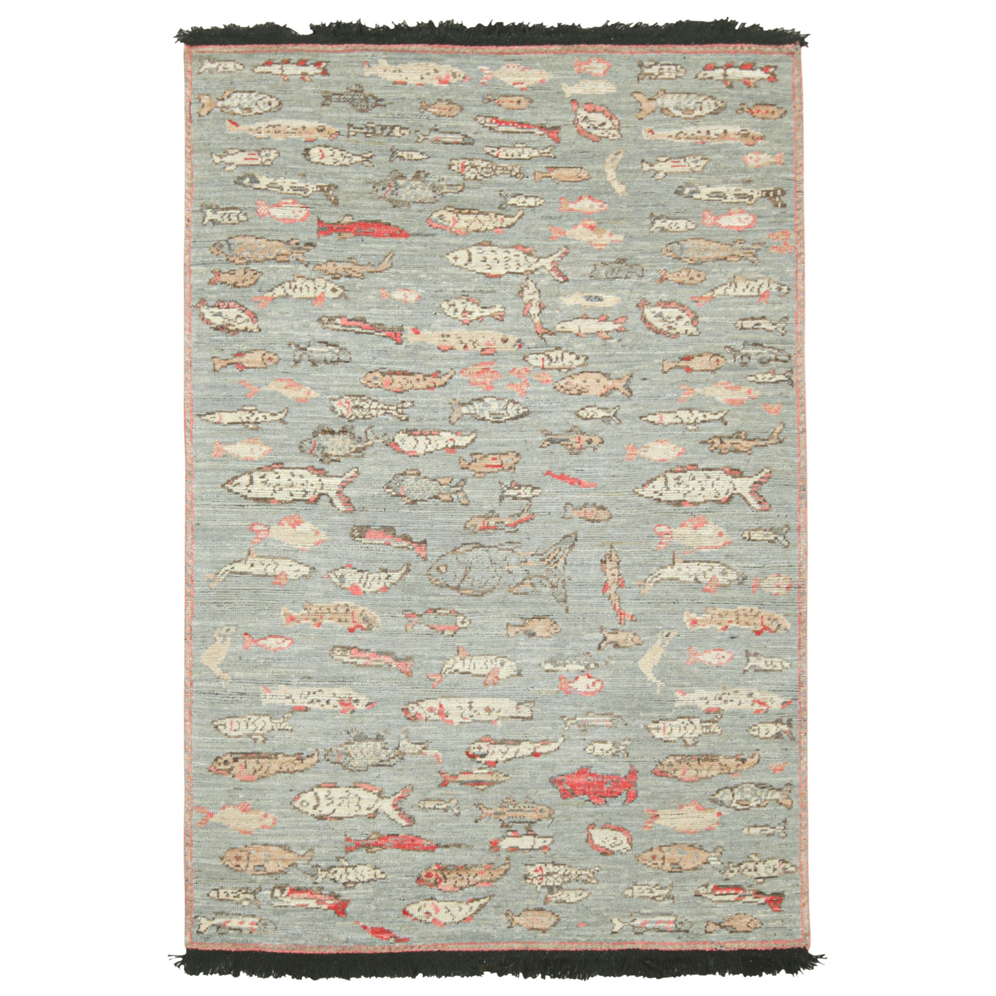 Rug & Kilim's Pictorial Art Rug in Blue with Polychromatic Fish Illustrations (tapis d'art pictural bleu avec illustrations de poissons polychromes)