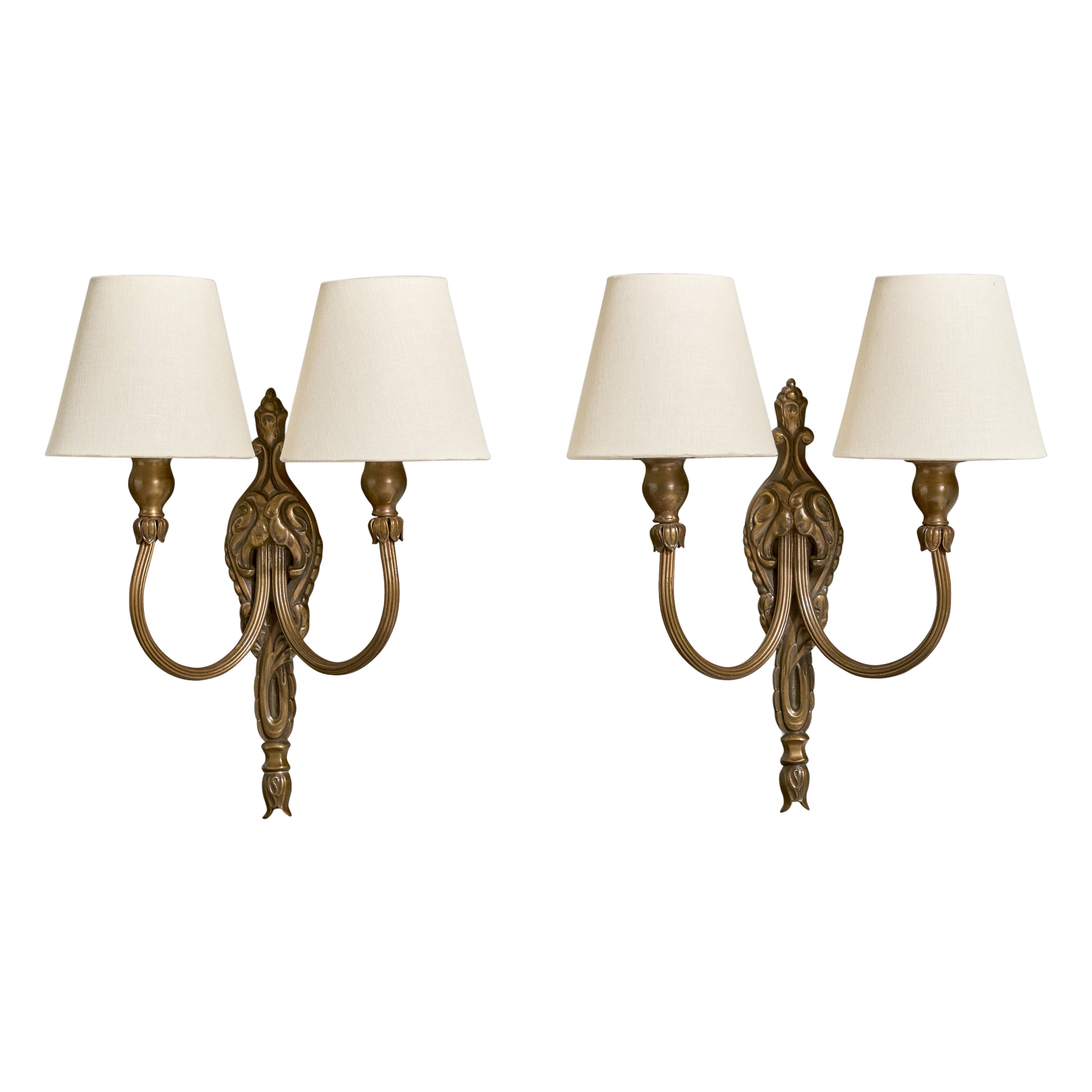 Designer francese, lampade da parete, bronzo, tessuto, Francia, anni '40