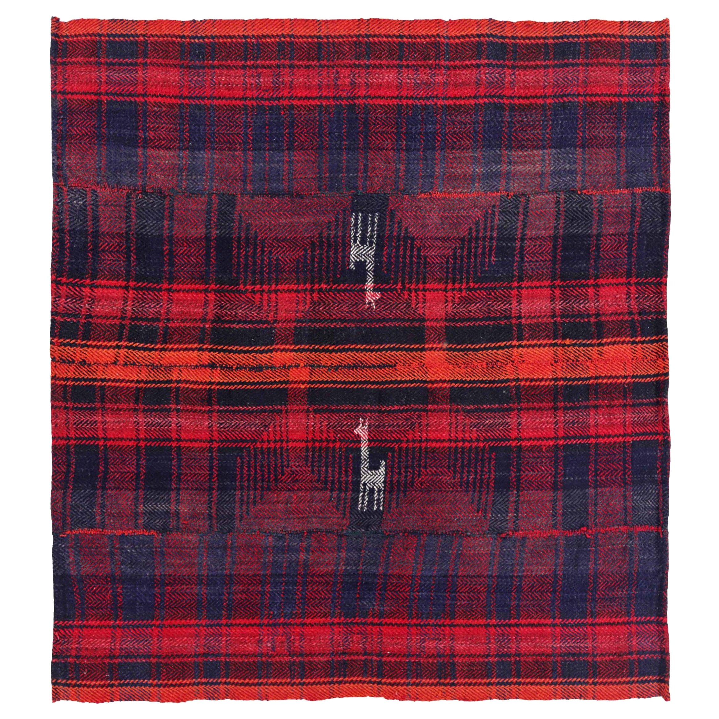 Tapis persans Kilim carrés vers 1910 - Design en laine bleu orange rouge - 91355 en vente