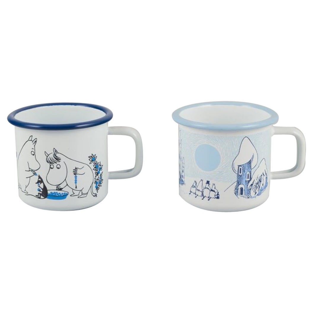 Muurla, Finland. Two enamel mugs featuring illustrations of Moomins For Sale