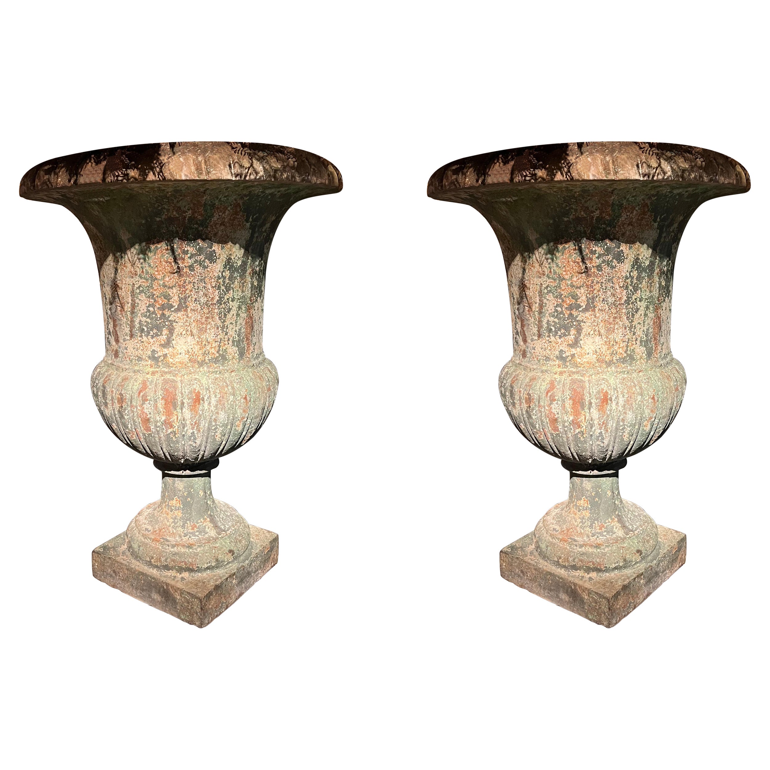 Pareja De Jarrones De Hierro Fundido Medici Pátina Verde