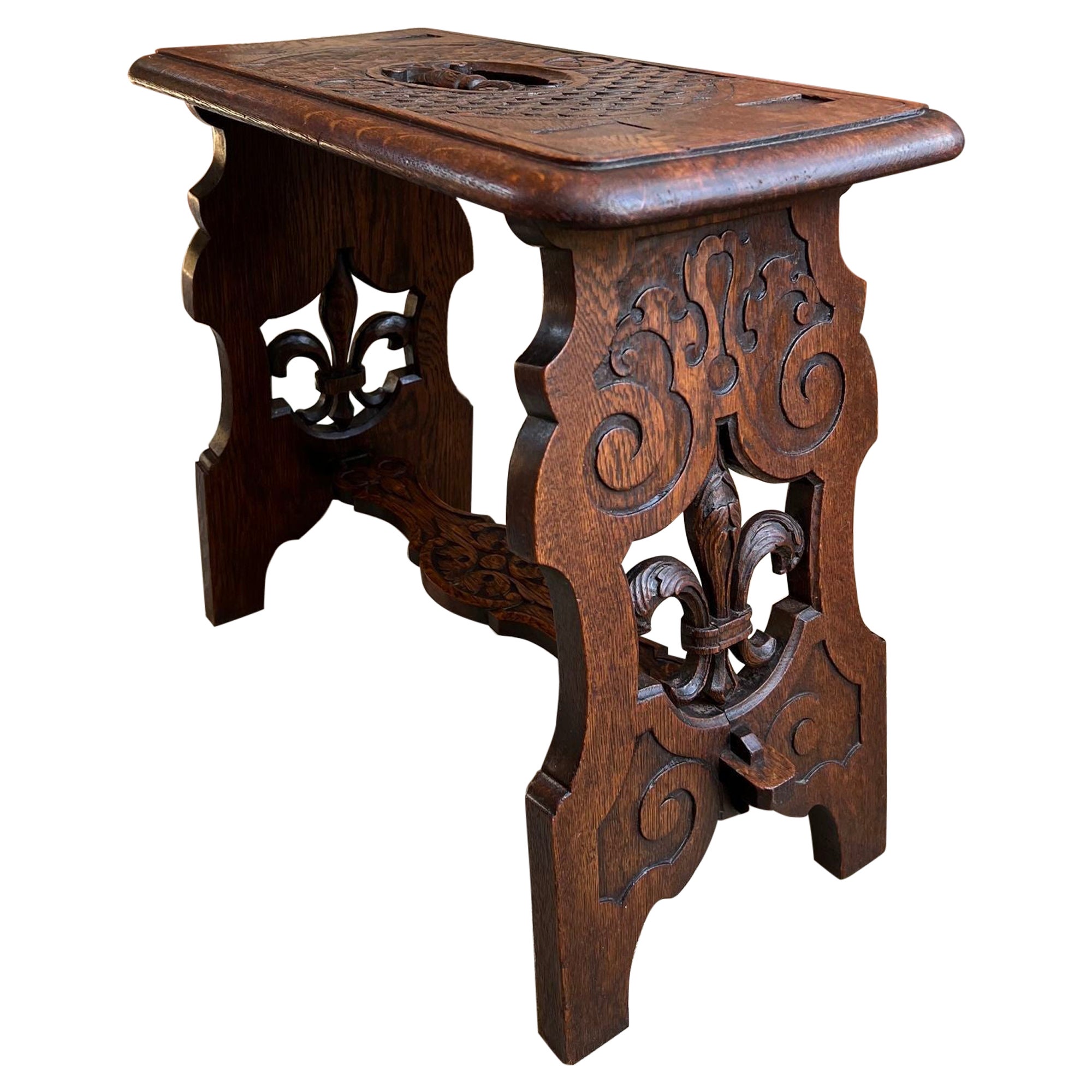 Antique French Bench Stool Gotico Rinascimentale intagliato in Oak Trestle Fleur de lis